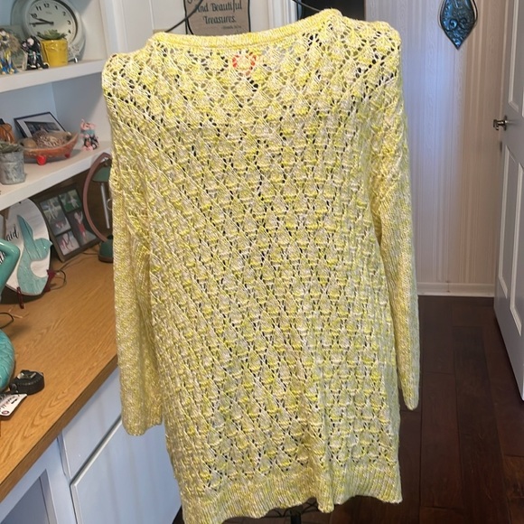 🤠🤠🤠3 for 12$🤠🤠🤠Yellow Pullover Sweater - Picture 7 of 9